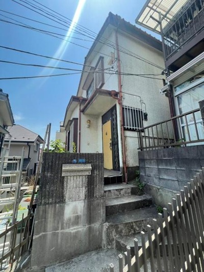 保土ケ谷区新桜ケ丘にある中古物件外観